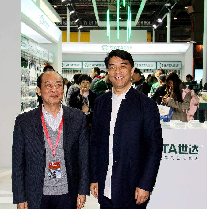朱仁和理事长莅临第三十三届中国国际五金博览会现场(图2)