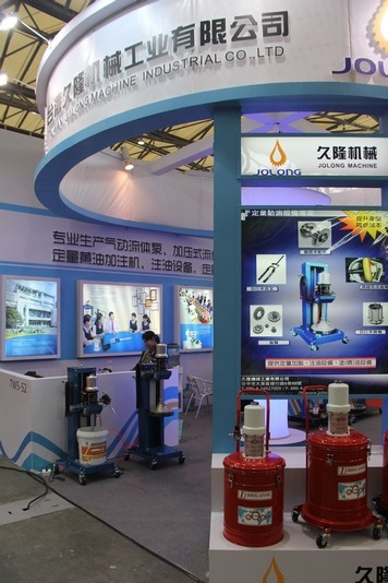 第二十五届中国国际五金博览会气动工具展台巡礼----久隆机械展台(图1)